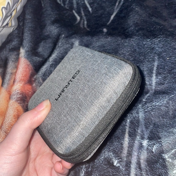 Earbuds Case - Picture 7 of 7